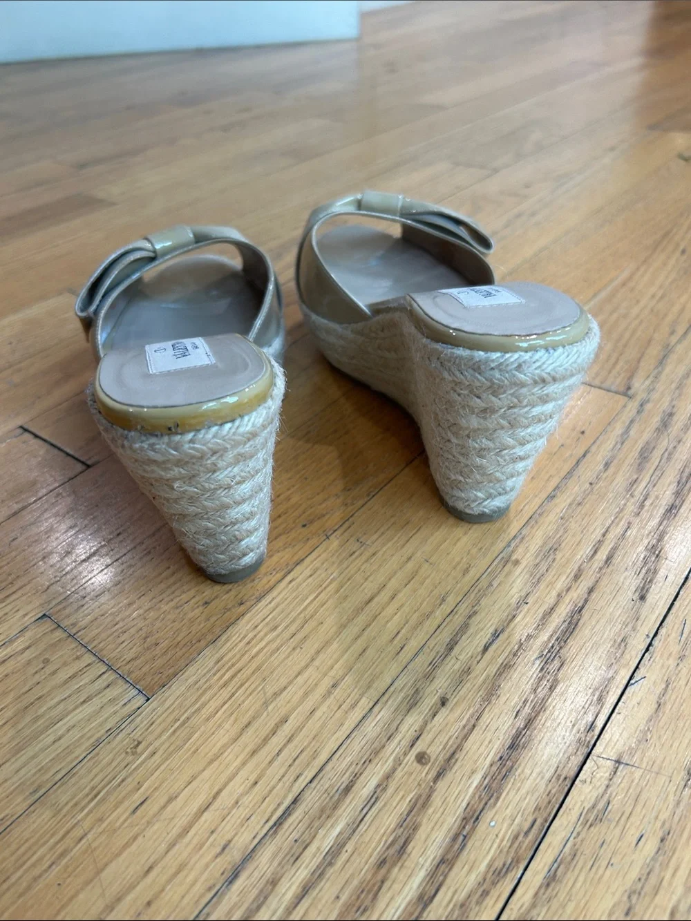 Valentino Size 38 Nude Patent Bow Espadrille Wedge Sandals - Picture 5 of 7